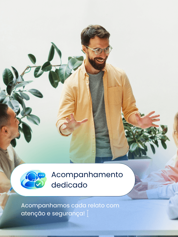 Equipe reunida com o selo “Acompanhamento dedicado”